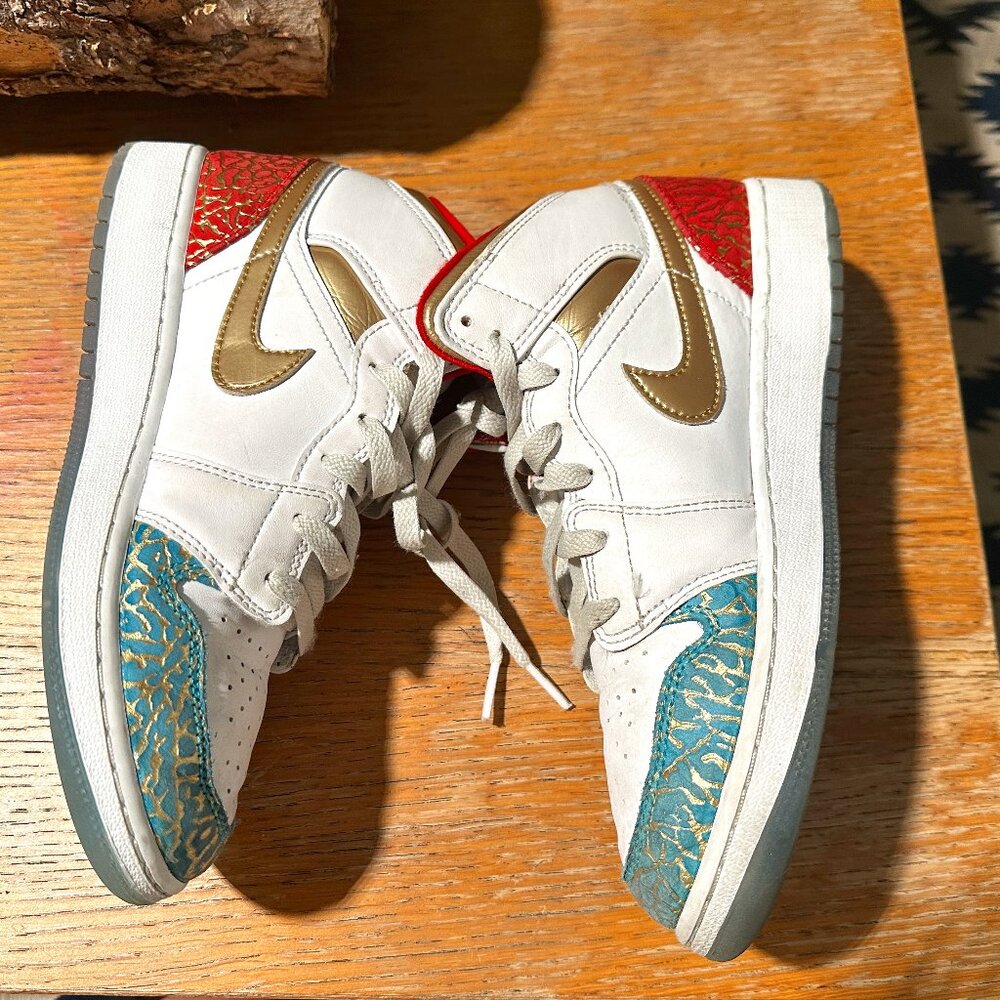 Nike Air Jordan 1 Mid SS (GS) Shoes  White Metallic Gold FB2212-100 Size 6Y